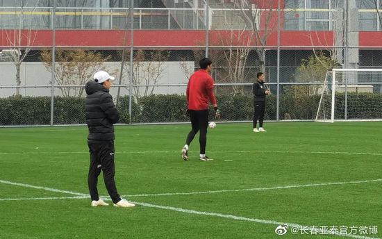 上课被女同桌摸硬了